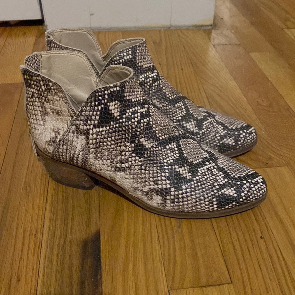 Dolce Vita snakeskin faux leather booties size 8